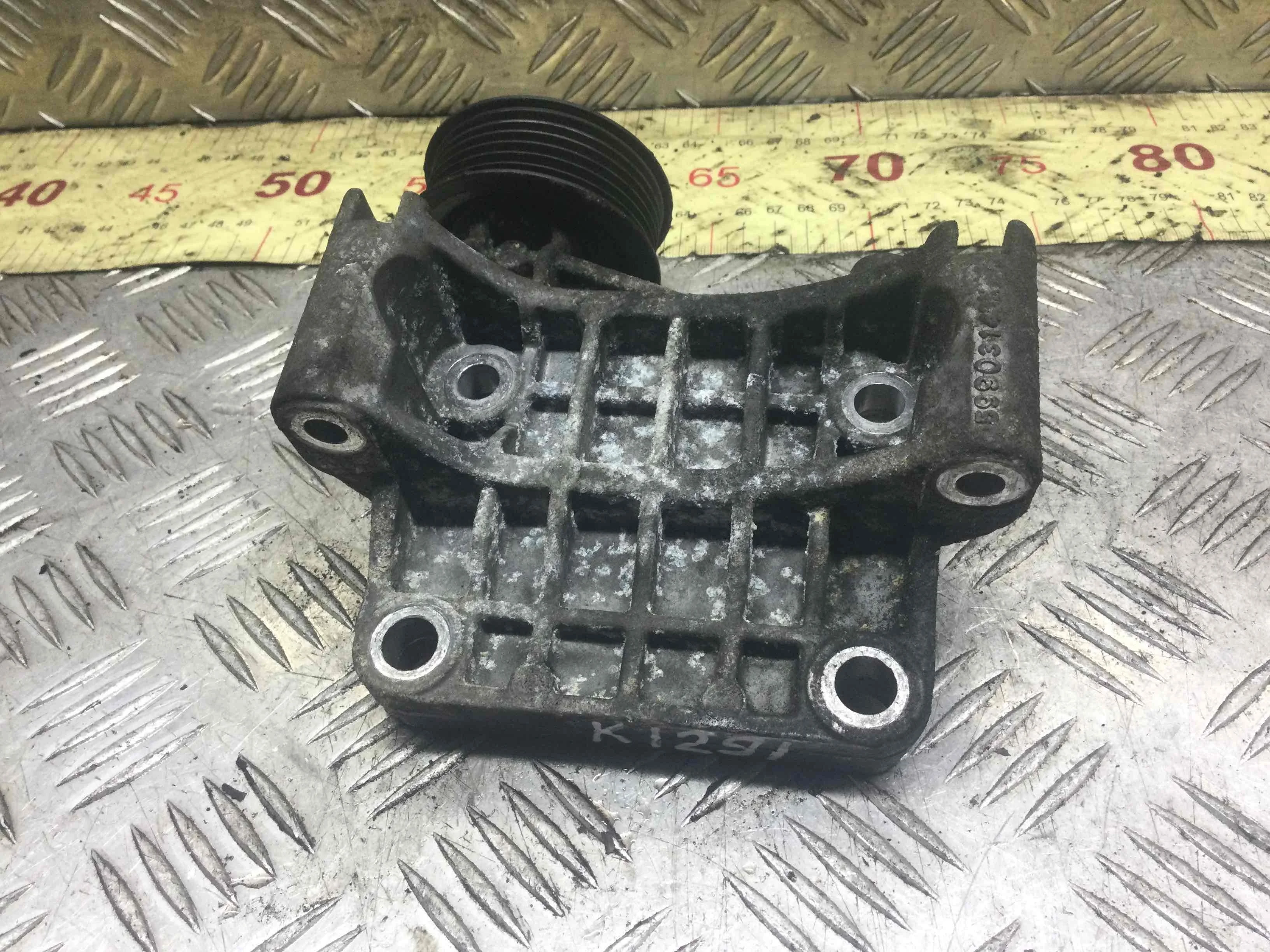 Кронштейн генератора Audi A6 C6/4F (2004-2008) дизель 3.0 TDI Автомат