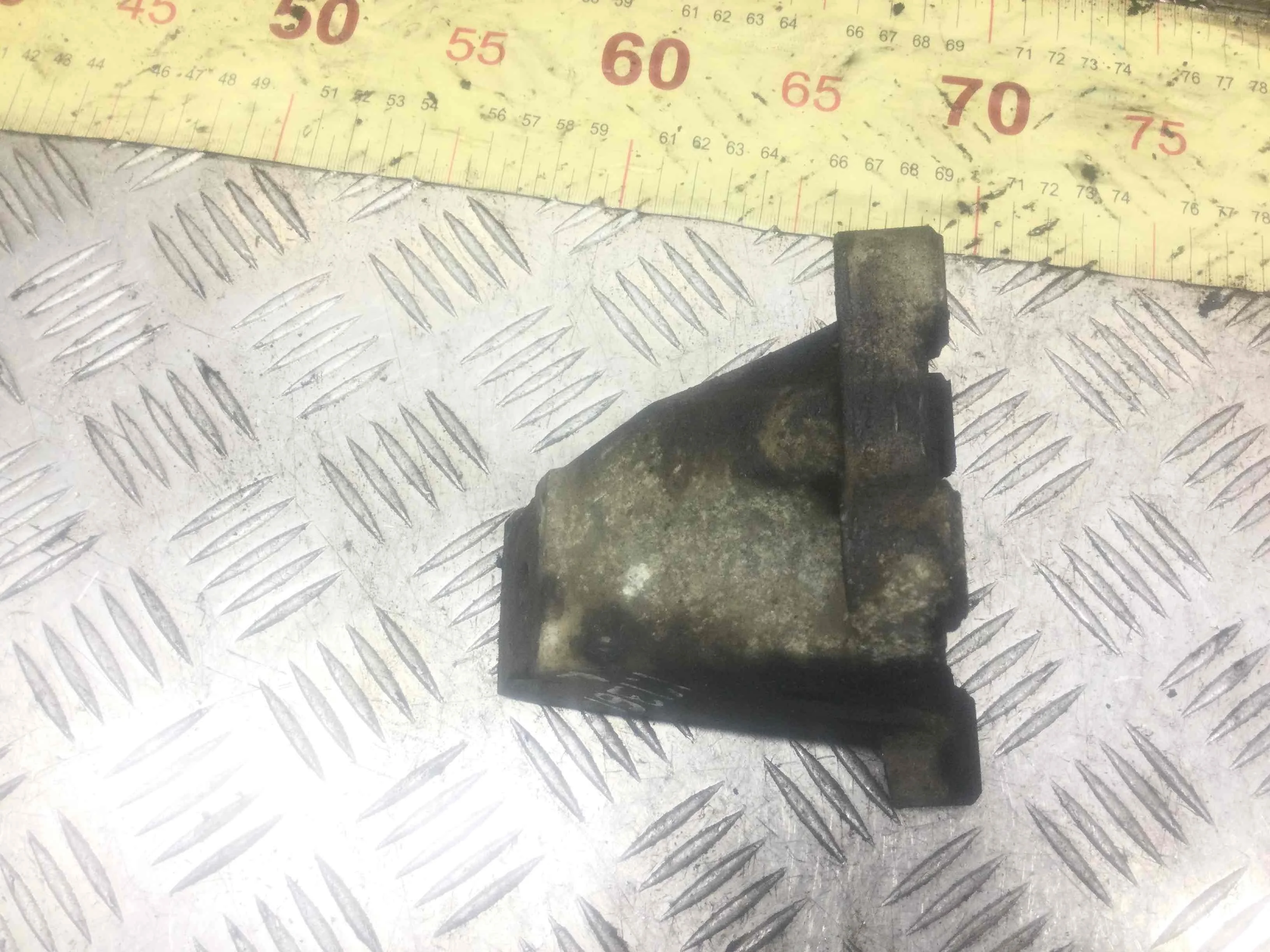 Кронштейн двигателя Audi A6 C6/4F (2004-2008) дизель 3.0 TDI Автомат Универсал