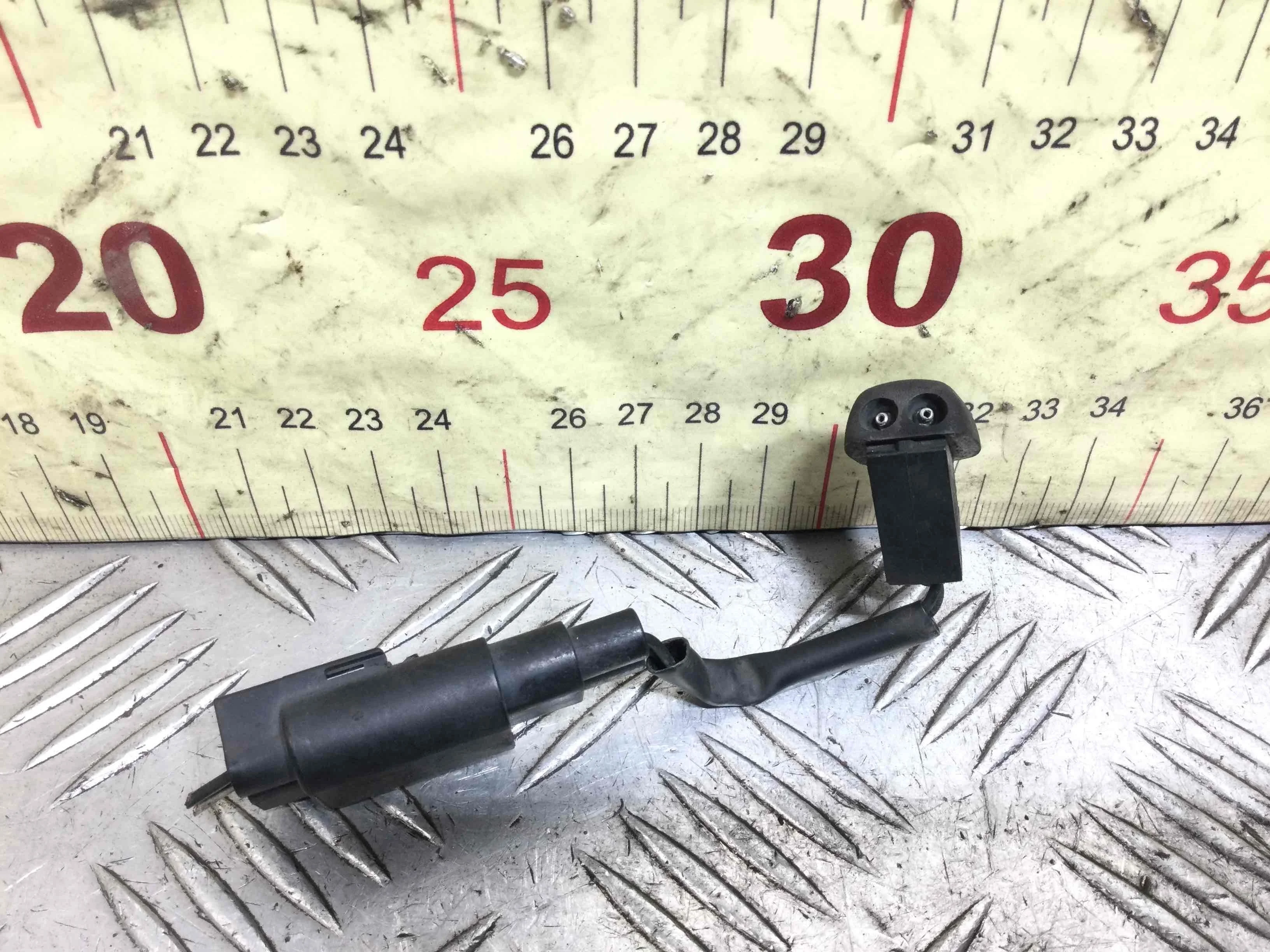 Форсунка омывателя Ford C-MAX 1 поколение (2003-2007) дизель 2.0 TDCi Механика Х/б