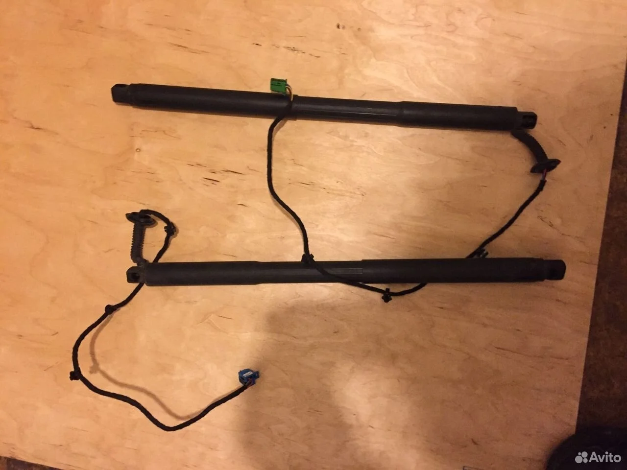 Амортизатор багажника мерседес w292 a2928900300