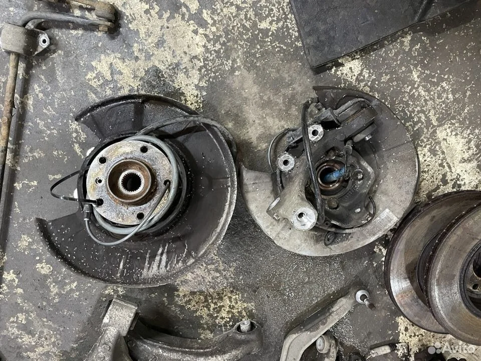 Кулак ступица задняя бмв е63 е65 33326775079