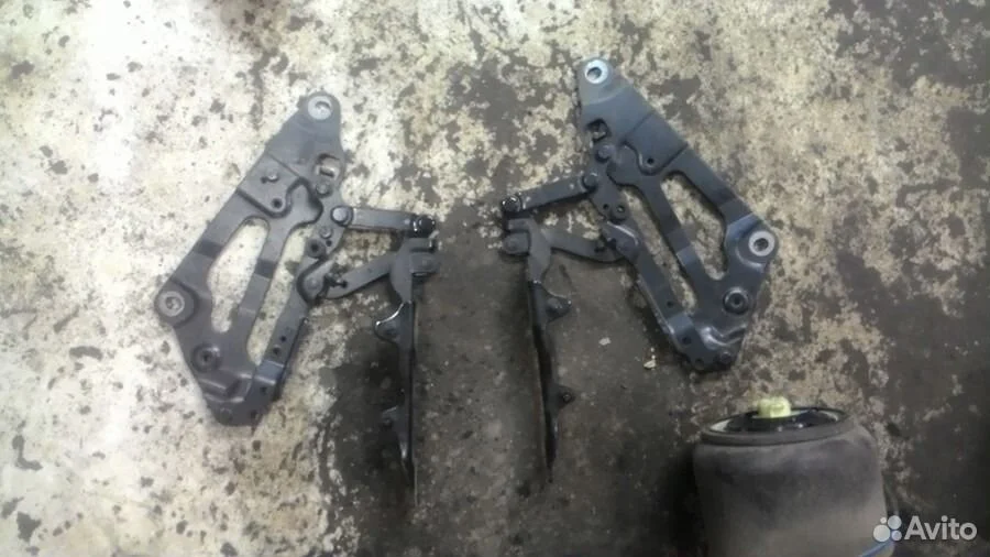 Петли капота для бмв ф07 41617229636 41617229635