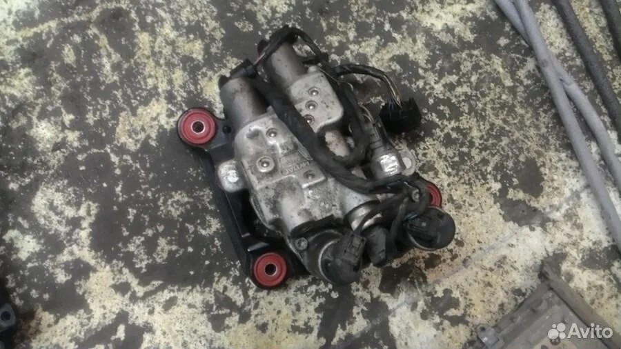 Блок клапанов бмв ф07 ф10 ф01 ф12 ф06 37146775258