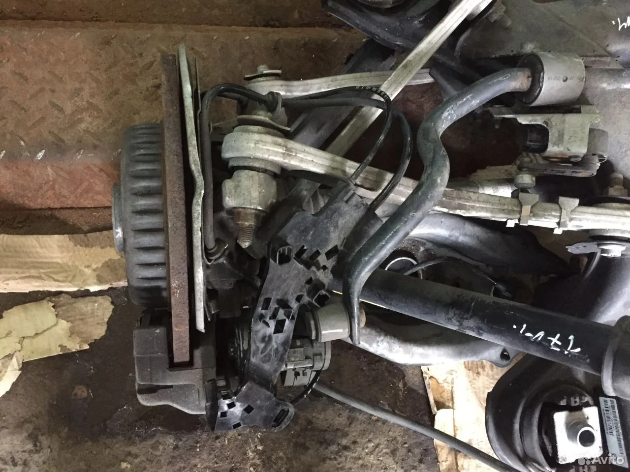 Кулак задний левый мерседес w205 a2053500141