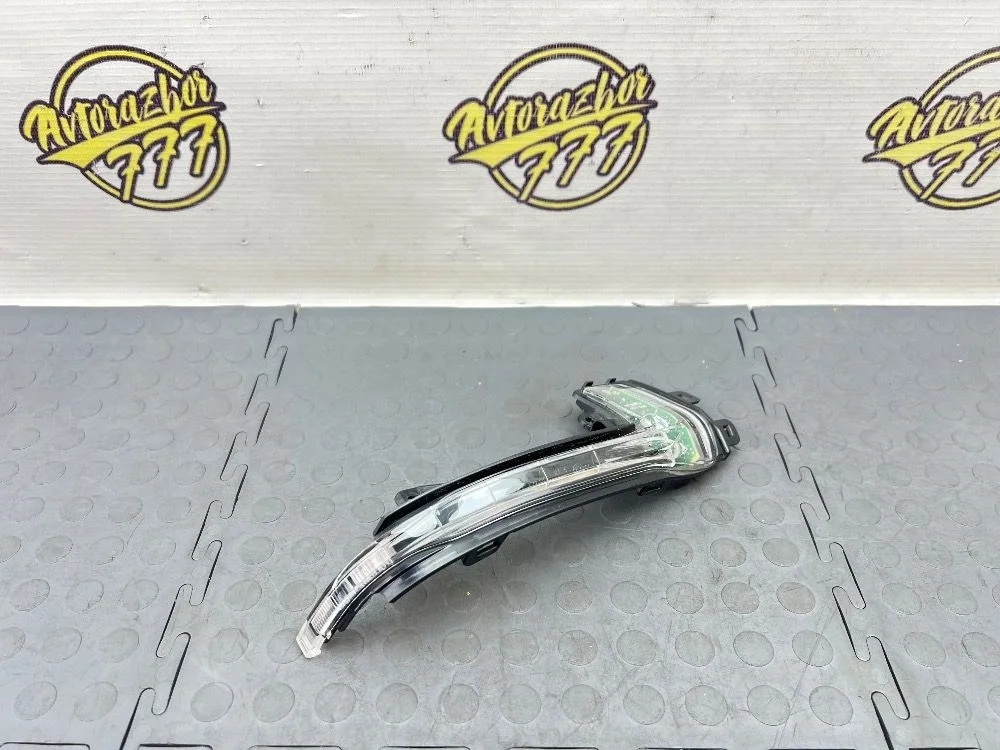 Повторитель в зеркало Audi A4 B8 рестайлинг (2011—2015)