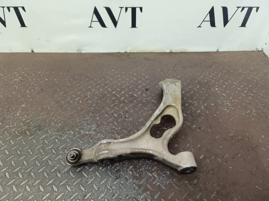 Рычаг подвески нижний передний левый Volkswagen