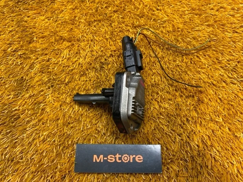 Датчик уровня масла Audi A3 2011 1J0907660C 8P CAXC