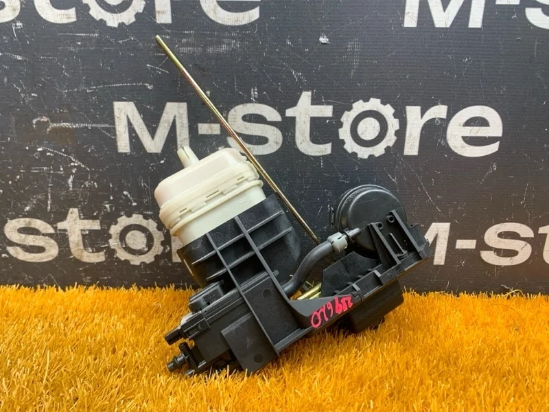 Замок багажника Mercedes-Benz S-Class 2002 A2208000478 W220 112.944