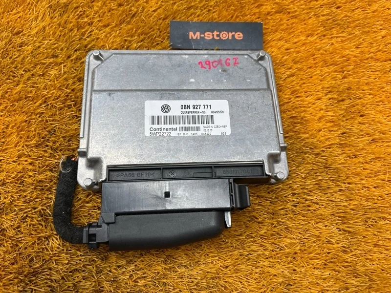 Блок управления раздаточной коробкой Volkswagen Touareg 2011 0BN927771 7P CGRA