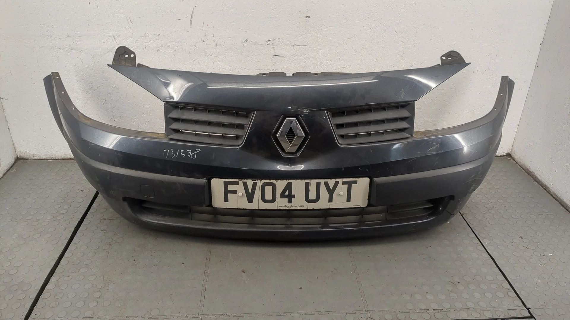 Бампер Renault Megane 2 2002-2009 КПП 5-ст.мех.(МКПП) K4J 730 Бензин 1.4 л Инжектор