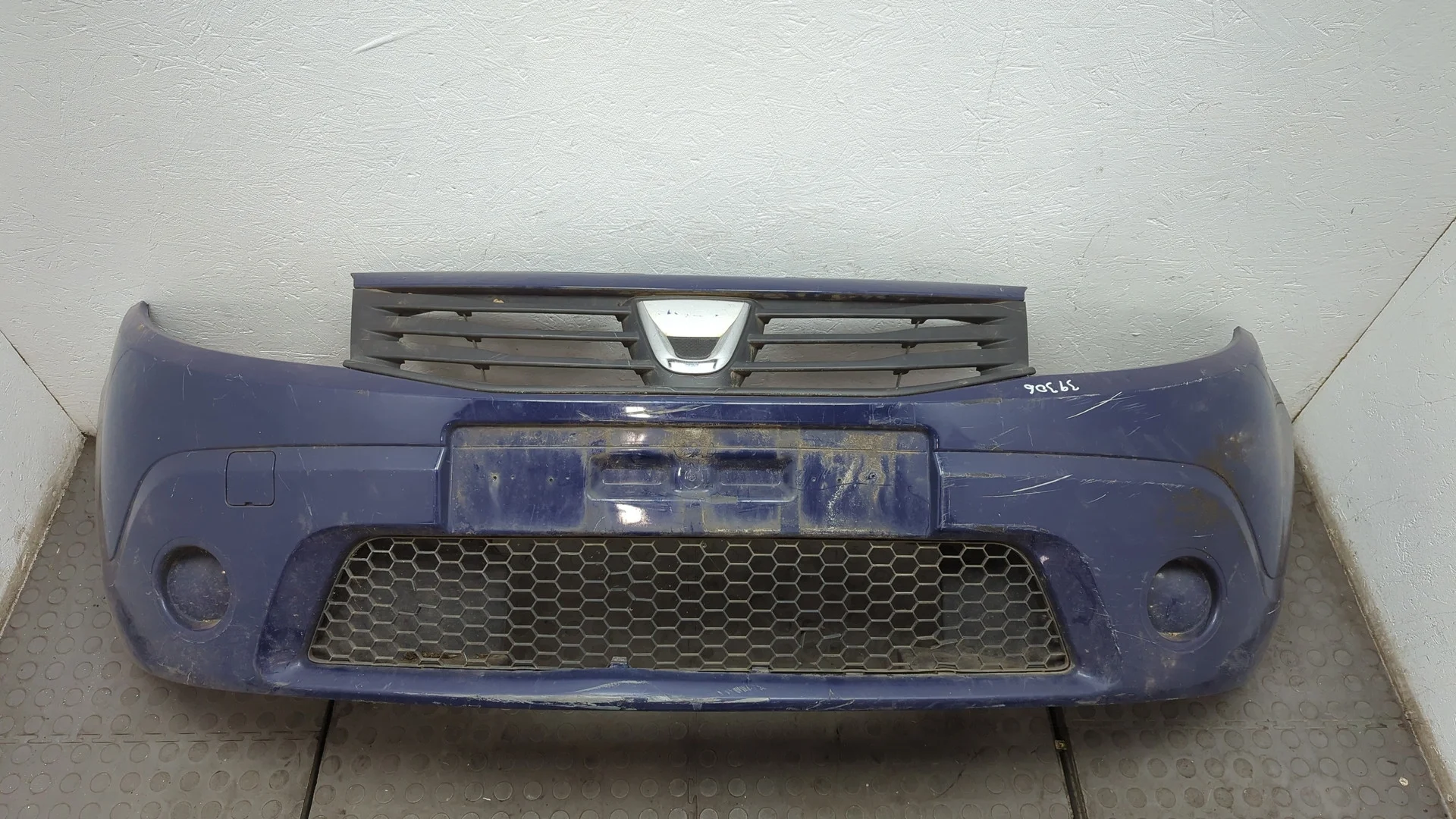 Бампер Dacia Sandero 2008-2012 КПП 5-ст.мех.(МКПП) K7J710, K7J714 Бензин 1.4 л Инжектор