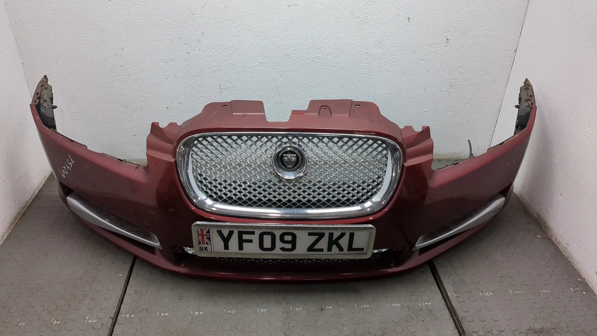 Бампер Jaguar XF 2007-2015 КПП автомат (АКПП) AJV6D Дизель 3 л Турбо