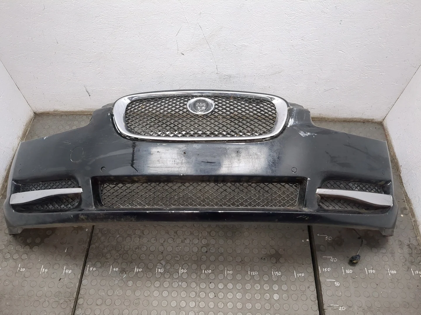 Бампер Jaguar XF 2007-2015 КПП автомат (АКПП) SV82G Бензин 4.2 л Инжектор