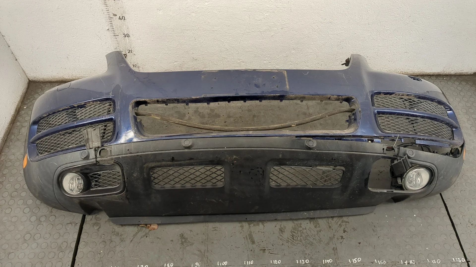 Бампер Volkswagen Touareg 2002-2007 КПП автомат 4х4 (АКПП) AXQ Бензин 4.2 л Инжектор