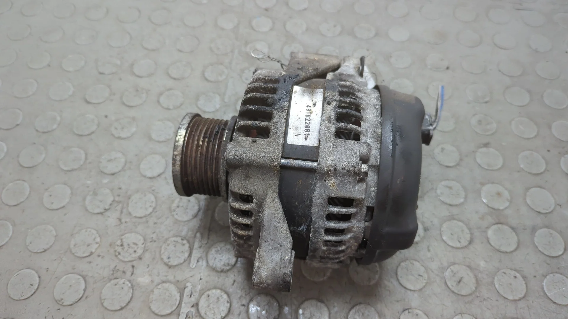 Генератор Toyota Land Cruiser Prado (120) - 2002-2009 КПП 5-ст.мех 4х4 (МКПП) 1KDFTV Дизель 3 л D-4D