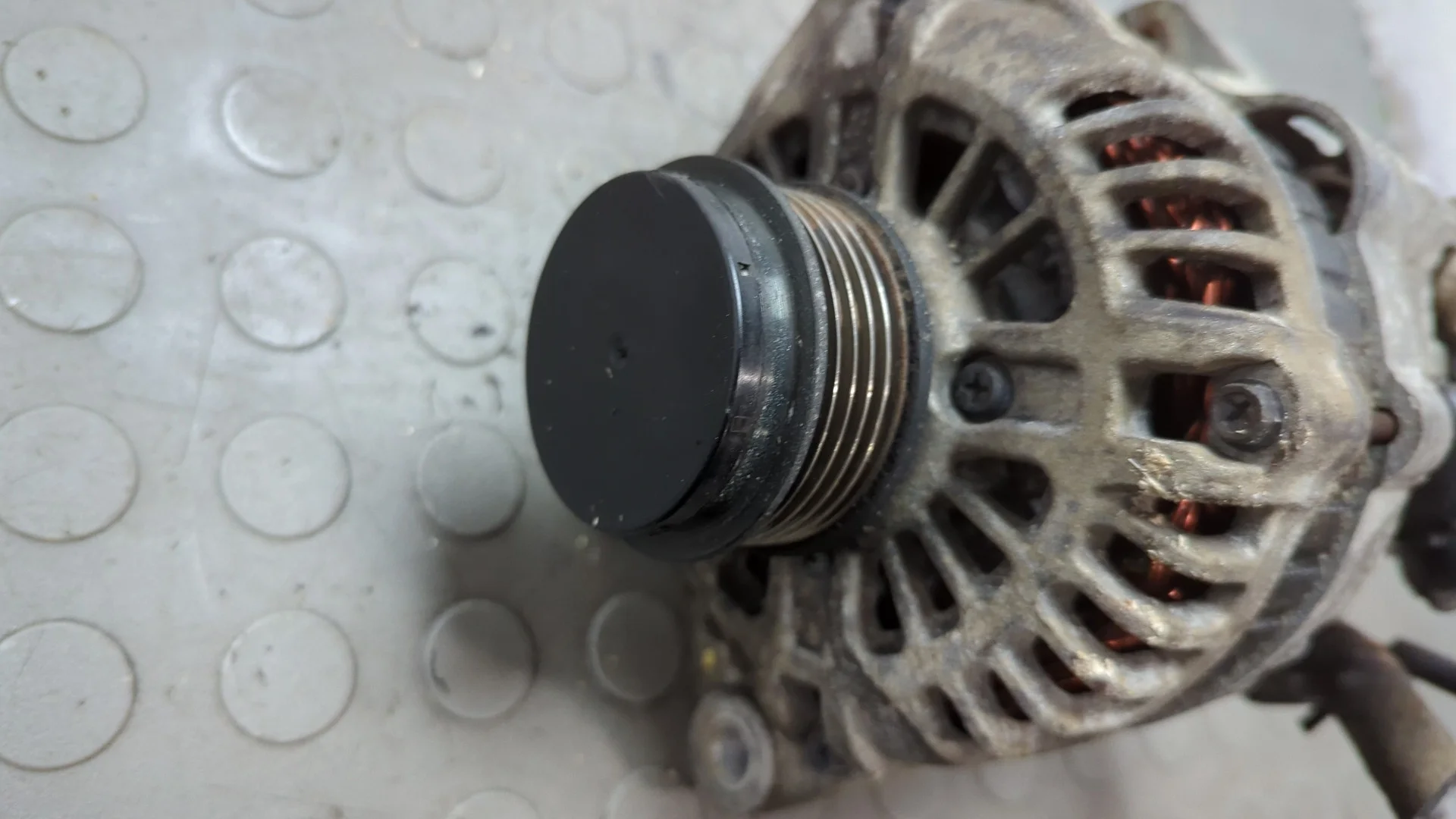 Генератор Hyundai Terracan 2001-2007 КПП 5-ст.мех 4х4 (МКПП) J3 Дизель 2.9 л CRDi