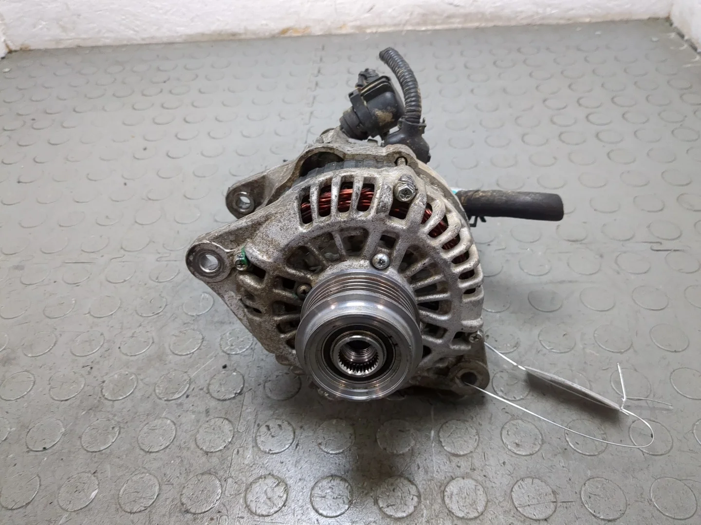 Генератор Hyundai Terracan 2001-2007 КПП 5-ст.мех 4х4 (МКПП) J3 Дизель 2.9 л CRDi