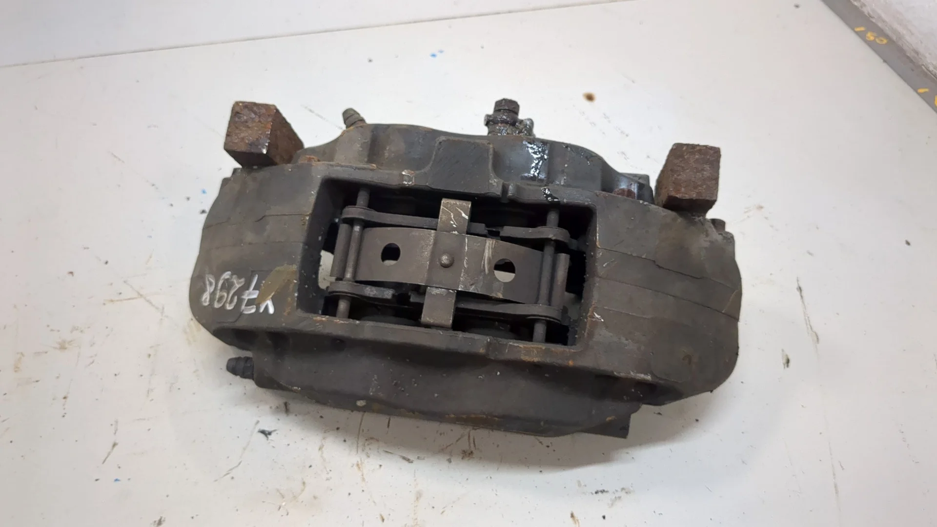 Суппорт Land Rover Range Rover Sport 2005-2013 КПП автомат 4х4 (АКПП) 276DT Дизель 2.7 л