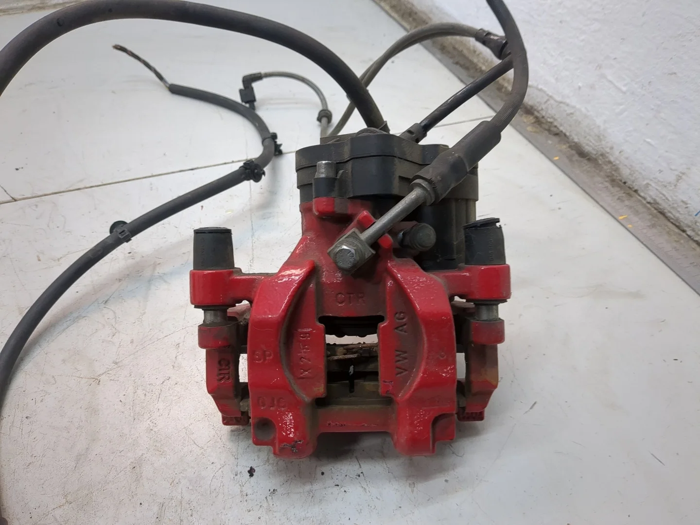 Суппорт Volkswagen Jetta 7 2018-2024 КПП 6-ст.мех.(МКПП) DKFA Бензин 2 л TFSI