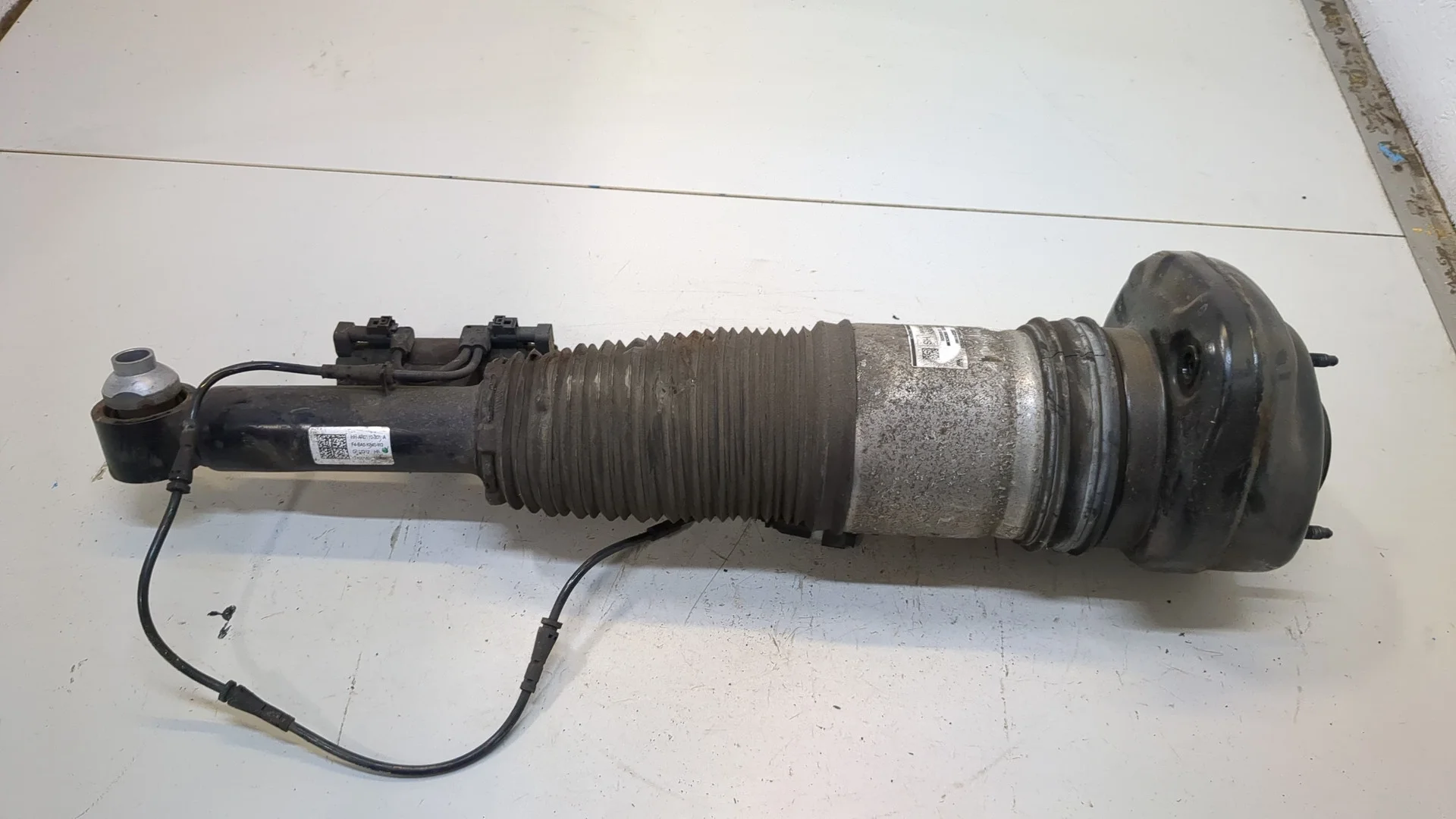 Амортизатор подвески BMW 7 G11, G12 2015-2022 КПП автомат 4х4 (АКПП) B57 D30B Дизель 3 л