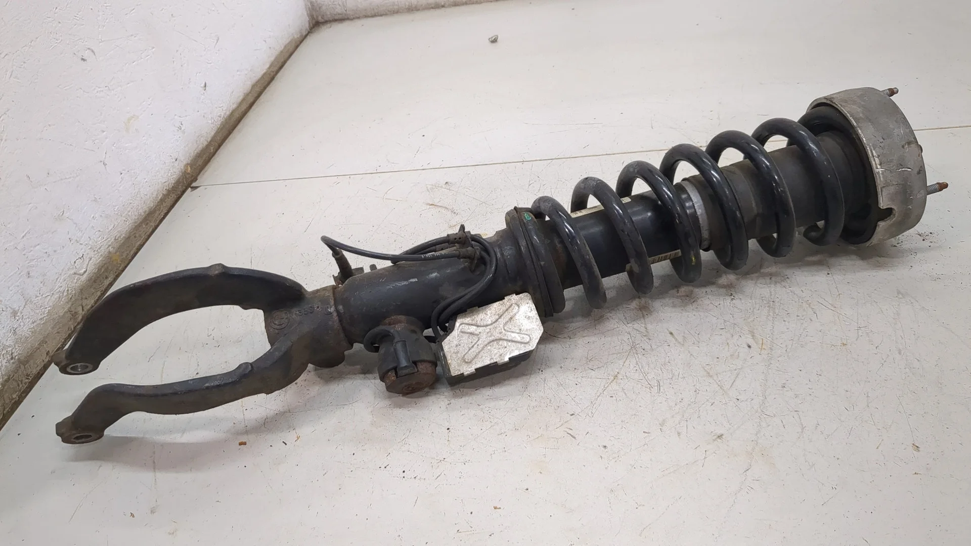 Амортизатор подвески BMW X6 E71 2007-2014 КПП автомат 4х4 (АКПП) N63B44A Бензин 4.4 л Турбо-инжектор