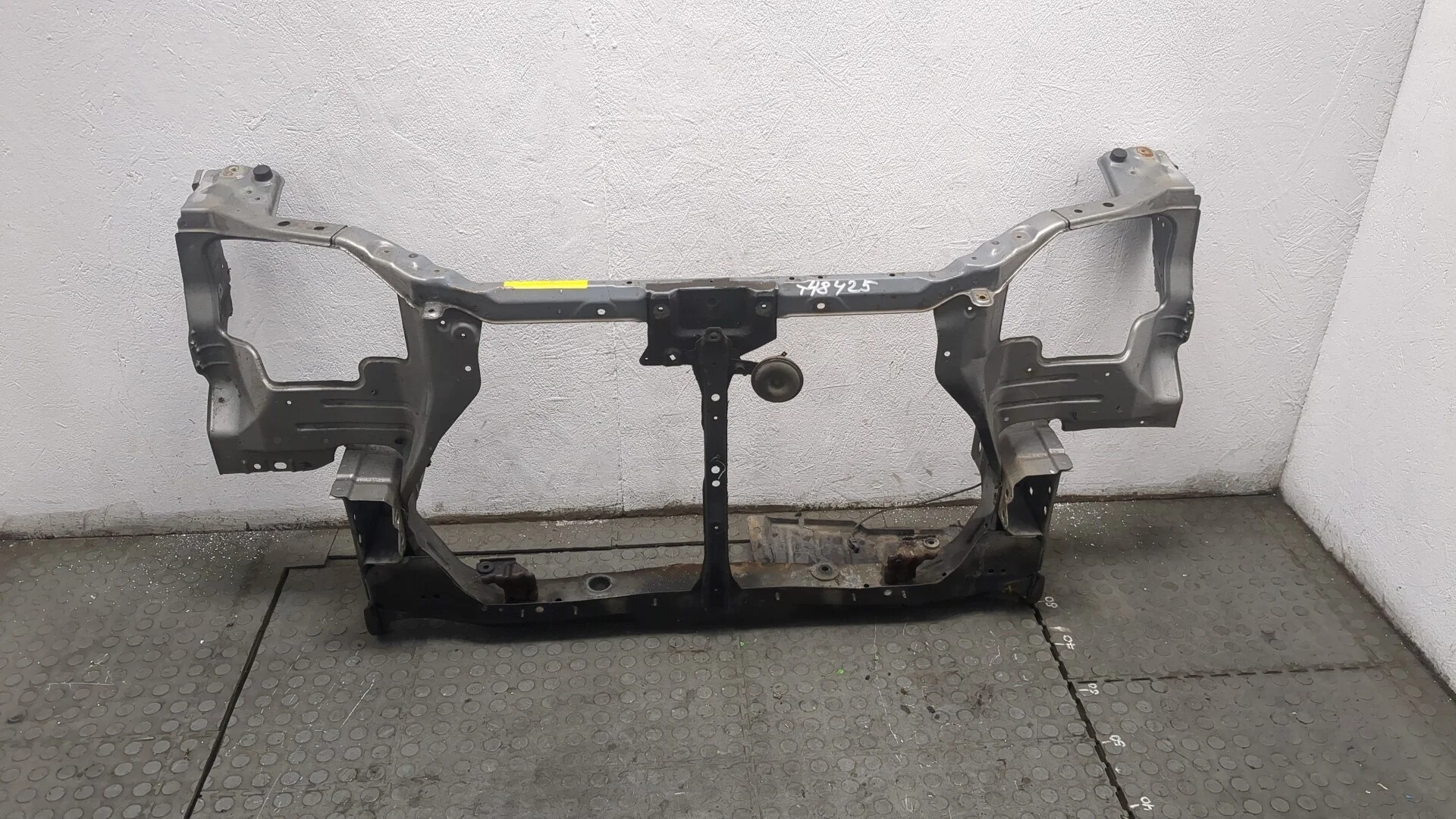 Рамка передняя (телевизор) Nissan X-Trail (T30) 2001-2007 КПП 5-ст.мех 4х4 (МКПП) QR20DE Бензин 2 л Инжектор