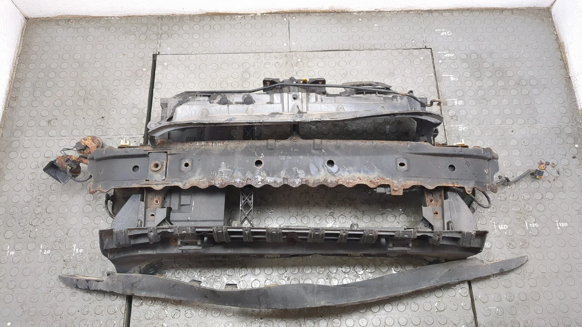 Рамка передняя (телевизор) Ford Fiesta 2008-2013 КПП 5-ст.мех.(МКПП) SNJ… Бензин 1.2 л Инжектор