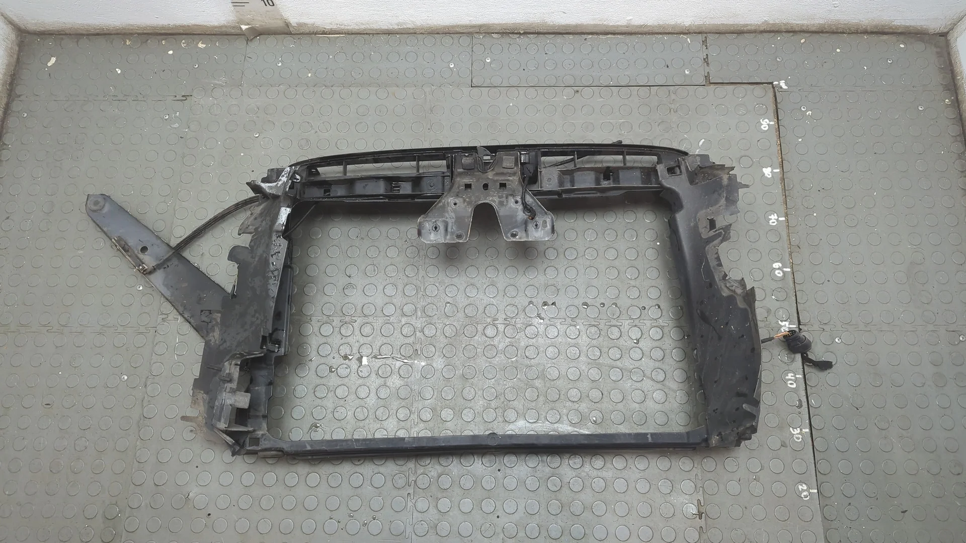 Рамка передняя (телевизор) Volkswagen Passat 8 2015-2025 КПП 6-ст.мех.(МКПП) CRLB Дизель 2 л TDI