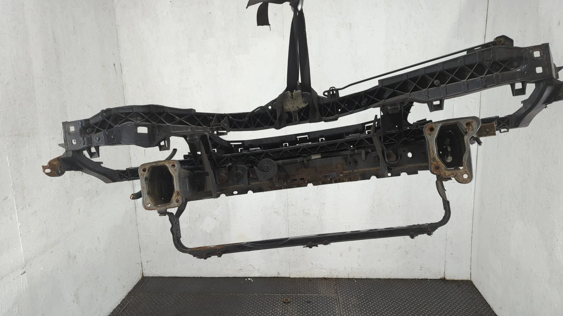 Рамка передняя (телевизор) Ford Focus 2 2008-2011 КПП 5-ст.мех.(МКПП) G8DA, G8DB, G8DC, G8DD, G8DE, G8DF Дизель 1.6 л TDCI