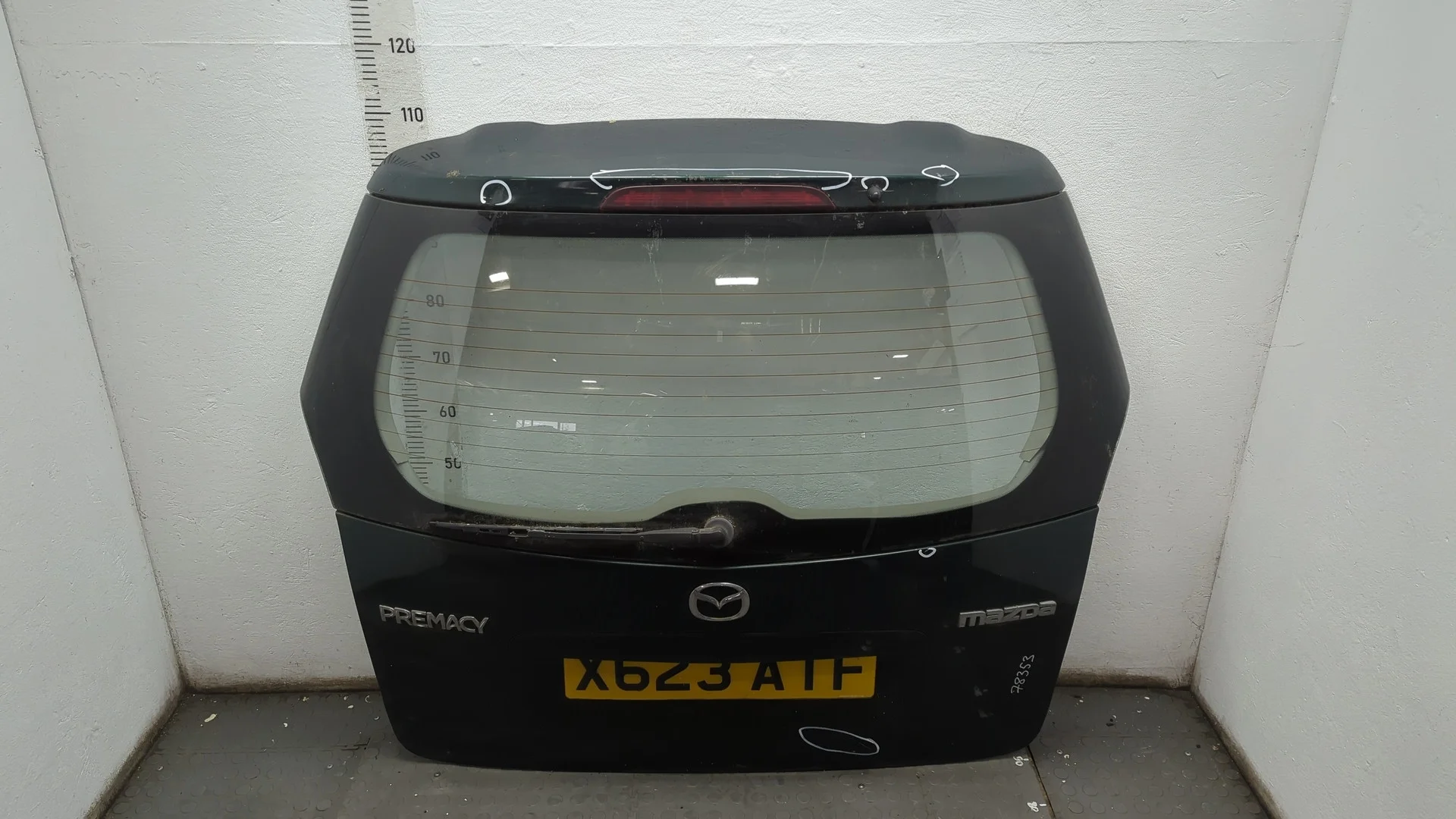 Крышка (дверь) багажника Mazda Premacy 1999-2005 КПП 5-ст.мех.(МКПП) FSZE Бензин 2 л Инжектор