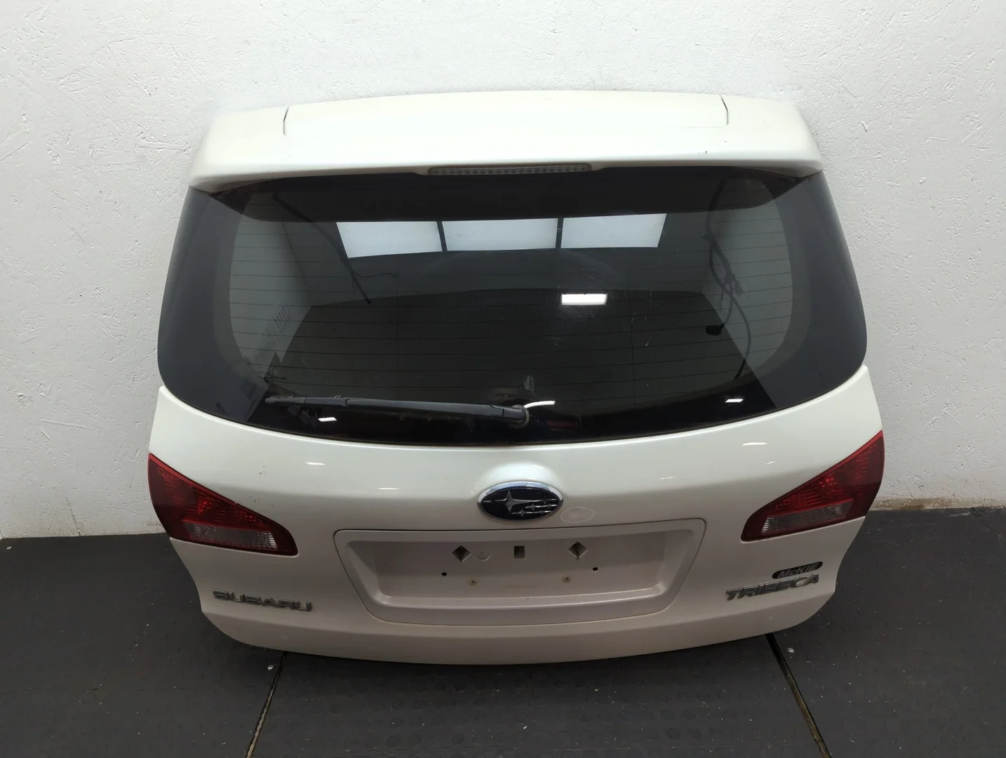 Крышка (дверь) багажника Subaru Tribeca (B9) 2004-2014 КПП автомат 4х4 (АКПП) EZ36D Бензин 3.6 л Инжектор