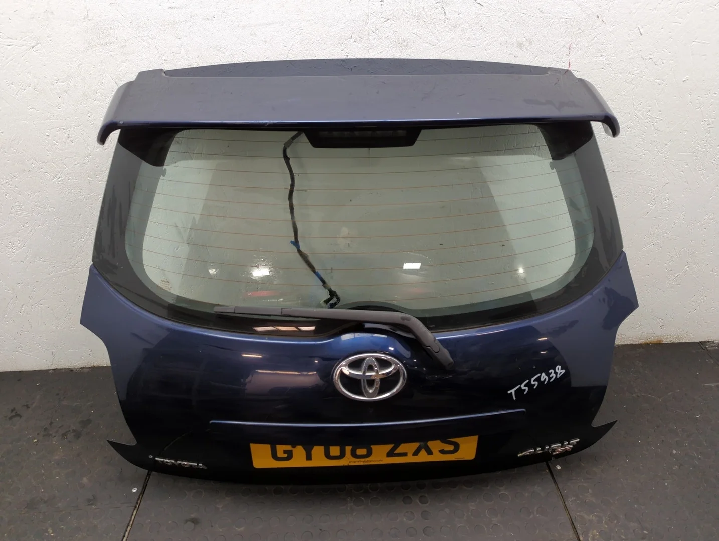 Крышка (дверь) багажника Toyota Auris E15 2006-2012 КПП 5-ст.мех.(МКПП) 1ZR-FE Бензин 1.6 л Инжектор