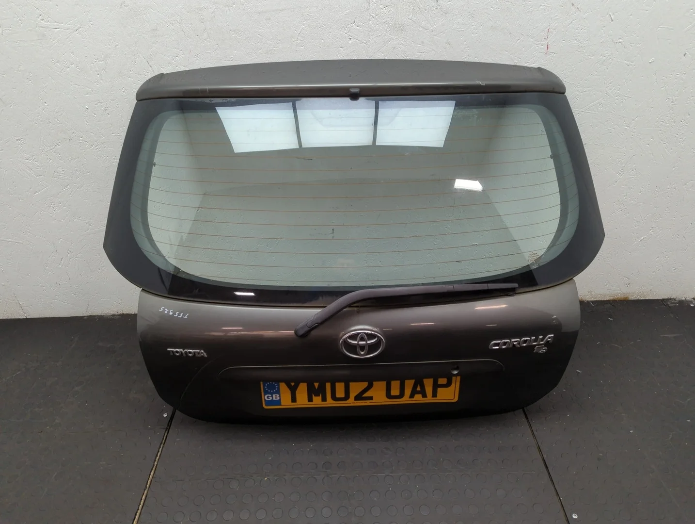 Крышка (дверь) багажника Toyota Corolla E12 2001-2006 КПП 5-ст.мех.(МКПП) 4ZZ-FE Бензин 1.4 л Инжектор