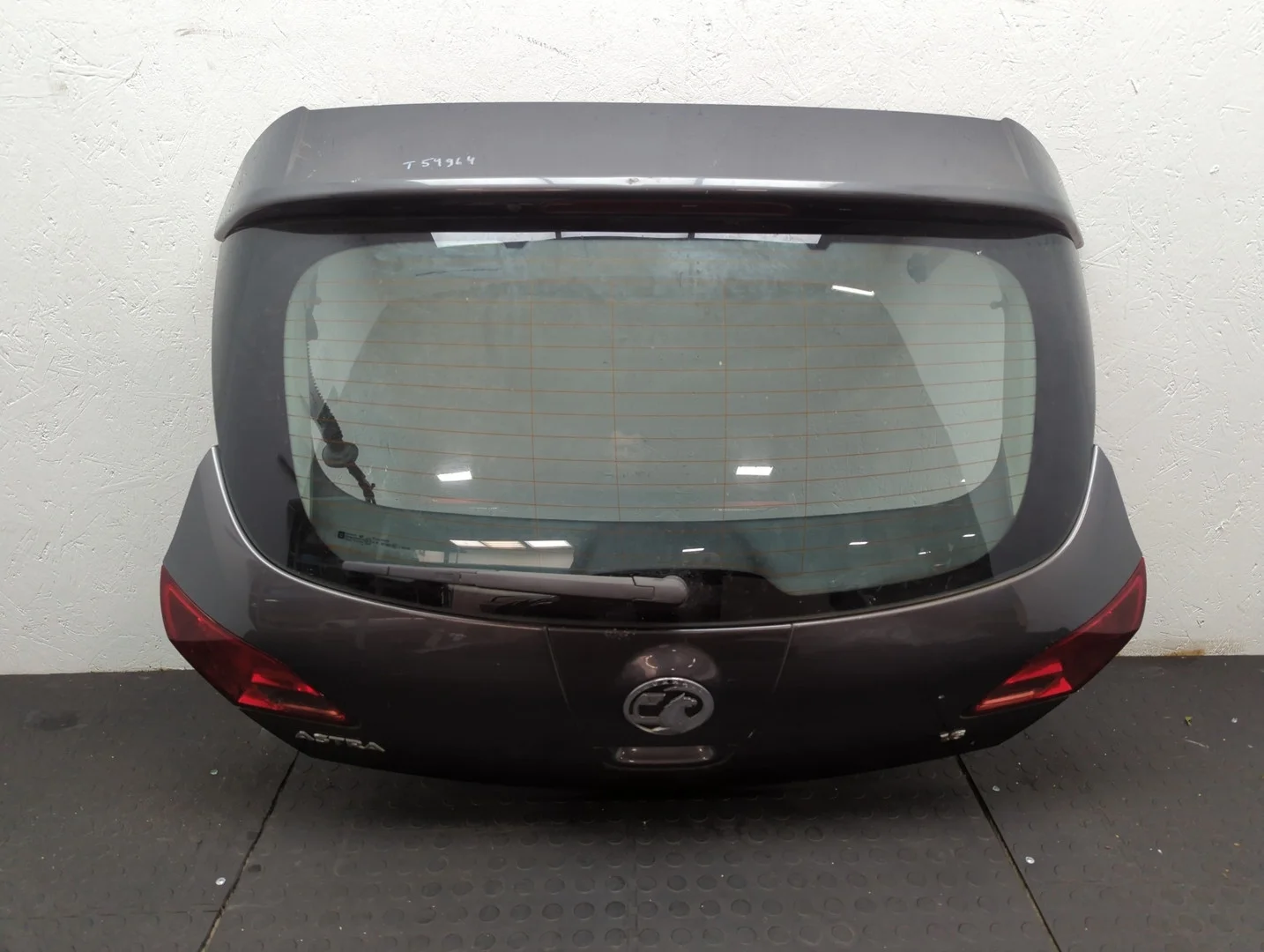 Крышка (дверь) багажника Opel Astra J 2010-2017 КПП 5-ст.мех.(МКПП) A16XER Бензин 1.6 л Инжектор