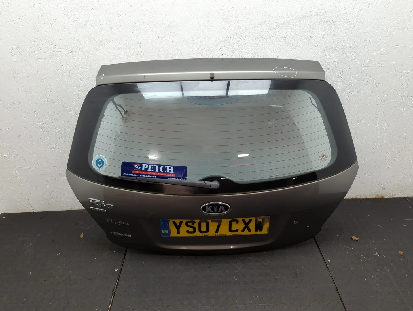 Крышка (дверь) багажника Kia Rio 2005-2011 КПП 5-ст.мех.(МКПП) G4EE Бензин 1.4 л