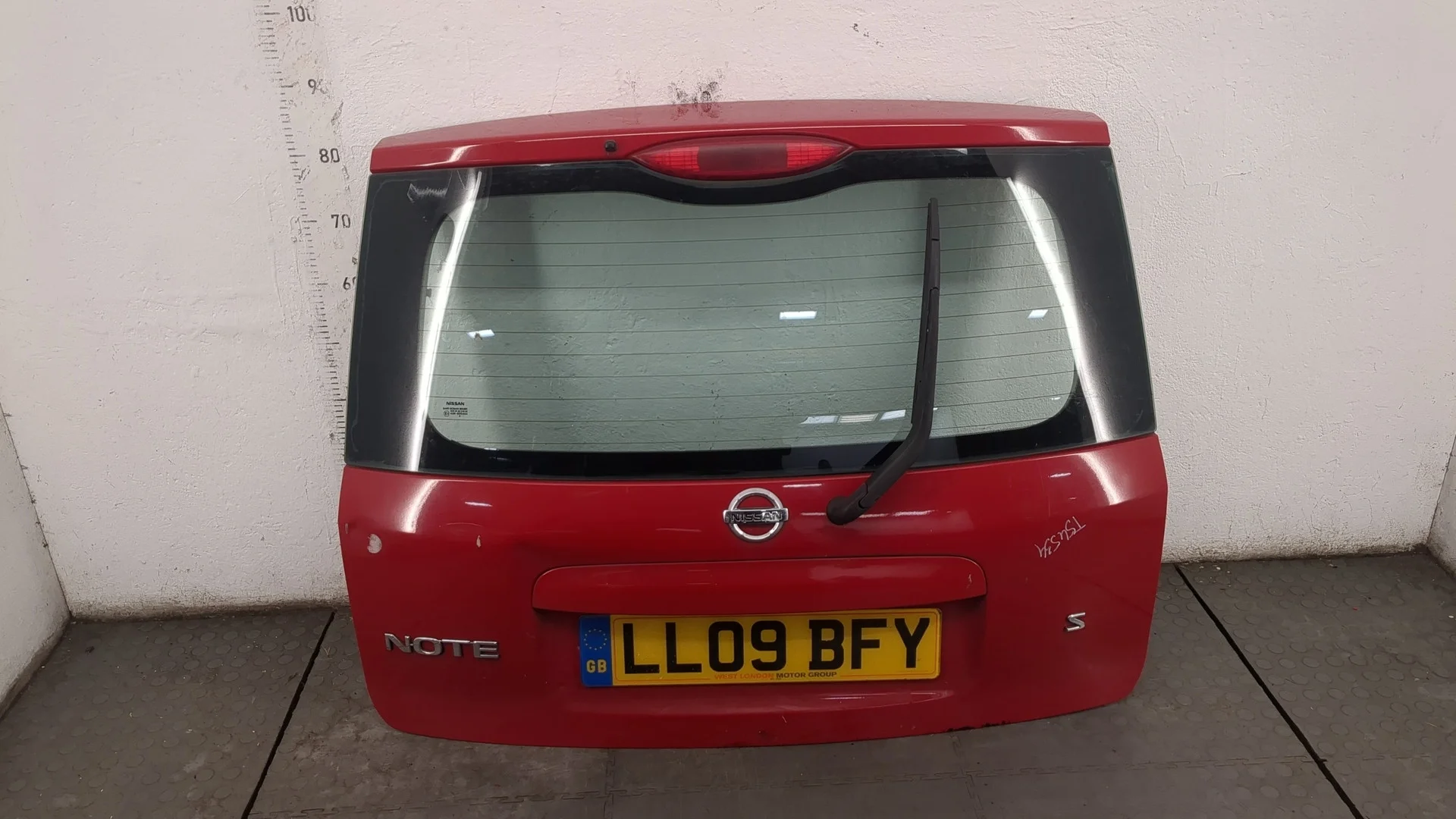 Крышка (дверь) багажника Nissan Note E11 2005-2013 КПП 5-ст.мех.(МКПП) CR14DE Бензин 1.4 л Инжектор