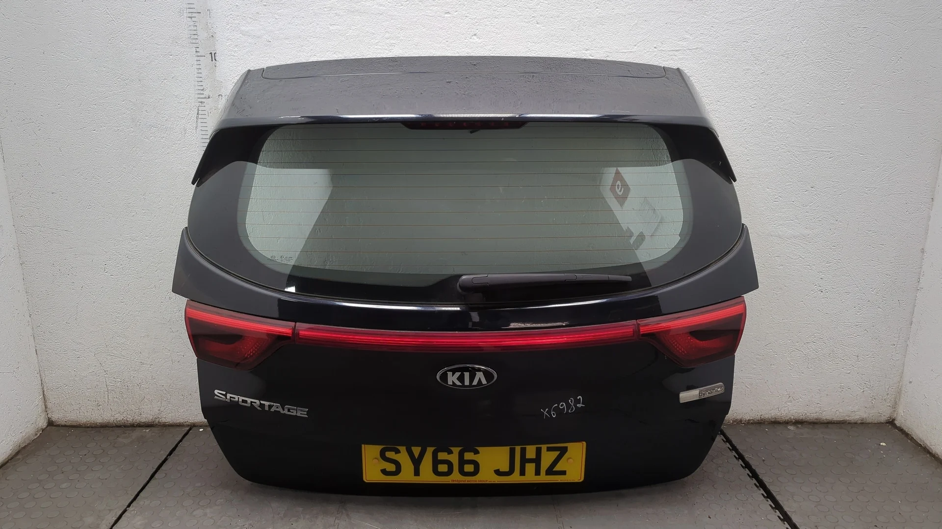 Крышка (дверь) багажника Kia Sportage 2016-2022 КПП 6-ст.мех.(МКПП) D4FD Дизель 1.7 л CRDi