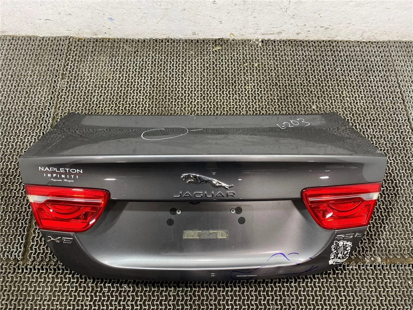 Крышка (дверь) багажника Jaguar XE 2015-2025 КПП автомат (АКПП) 204PT Бензин 2 л Турбо-инжектор