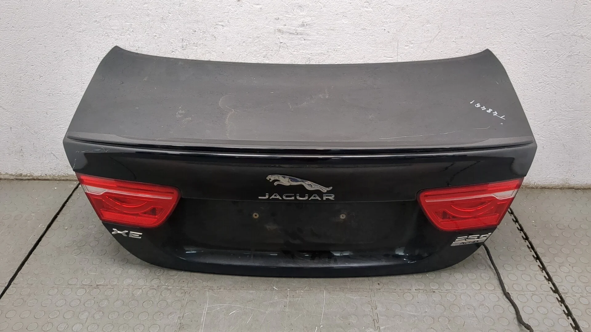 Крышка (дверь) багажника Jaguar XE 2015-2025 КПП автомат 4х4 (АКПП) 204DTA Дизель 2 л Турбо
