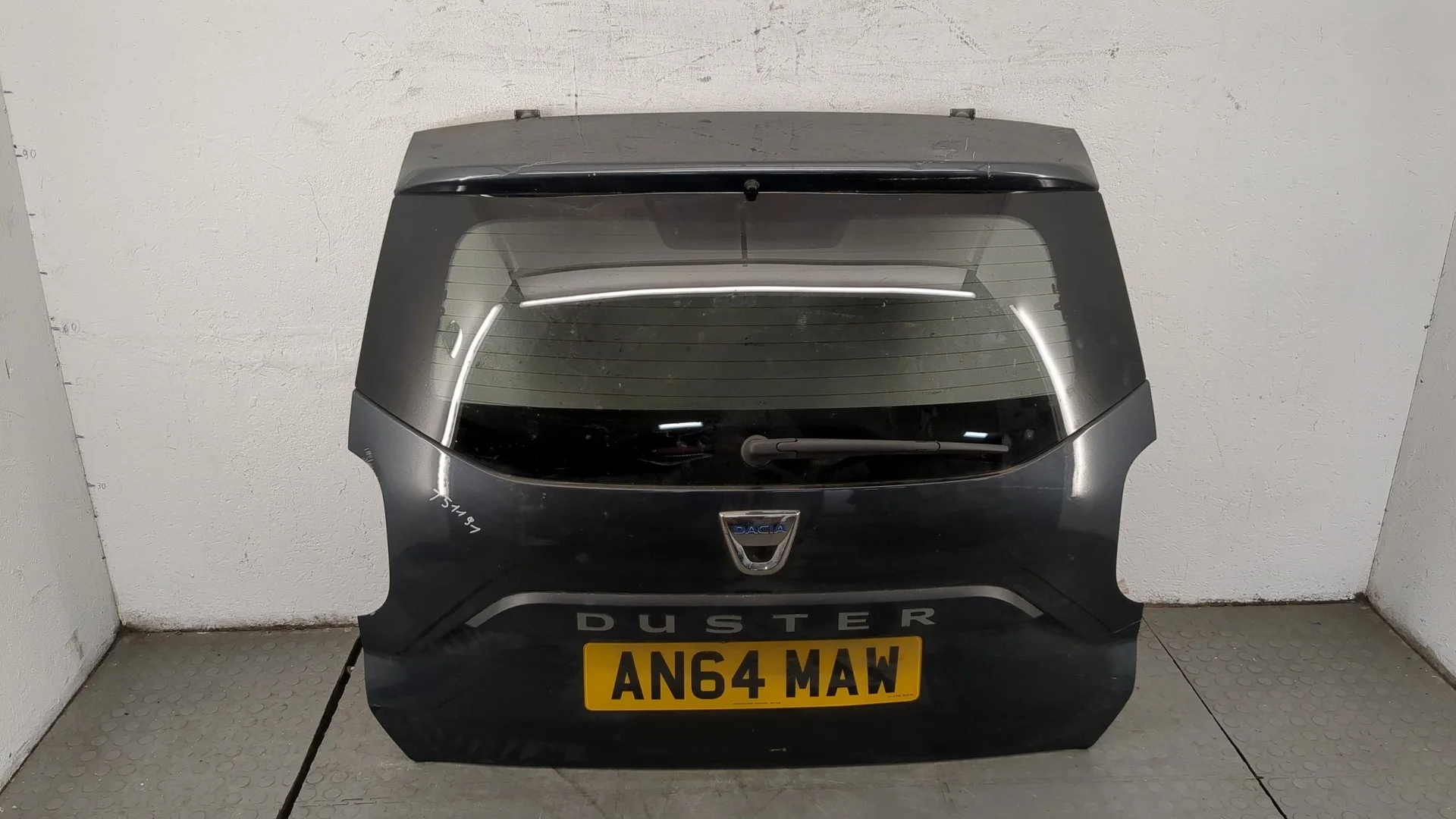 Крышка (дверь) багажника Dacia Duster 2017-2024 КПП 5-ст.мех.(МКПП) H4D 450 Бензин 1 л Турбо-инжектор