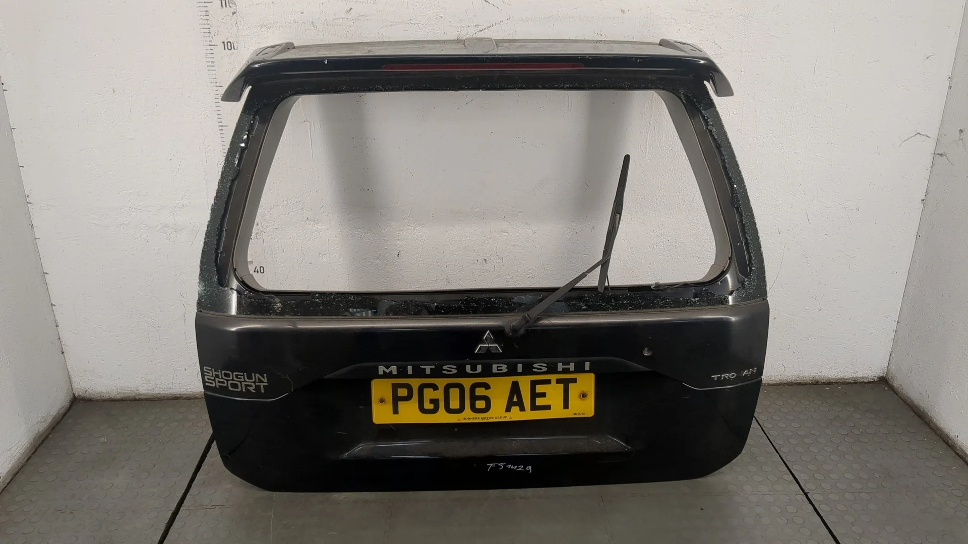 Крышка (дверь) багажника Mitsubishi Montero Sport / Pajero Sport 1996-2008 КПП 5-ст.мех 4х4 (МКПП) 4D56 Дизель 2.5 л Турбо