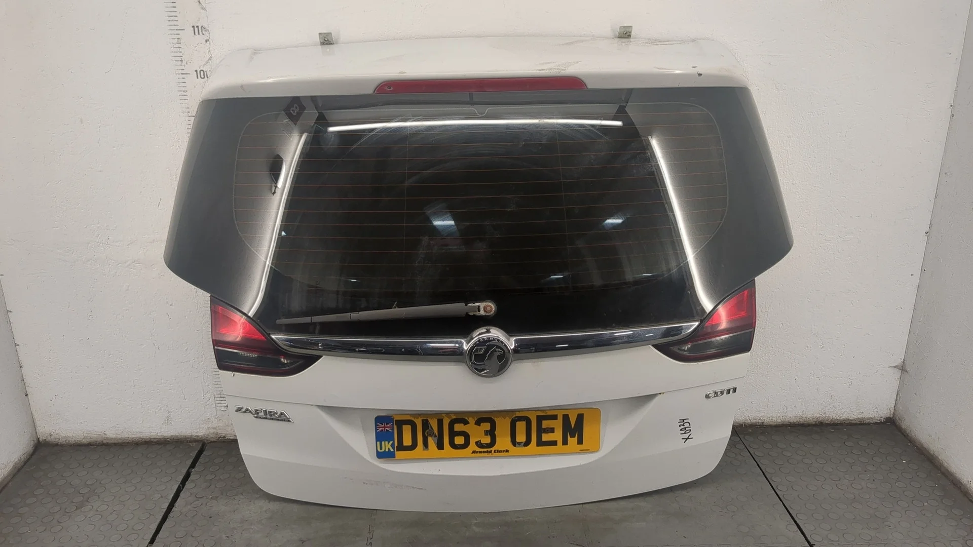 Крышка (дверь) багажника Opel Zafira C 2011-2019 КПП 6-ст.мех.(МКПП) A20DTH, A20DTJ, A20DT Дизель 2 л CDTI