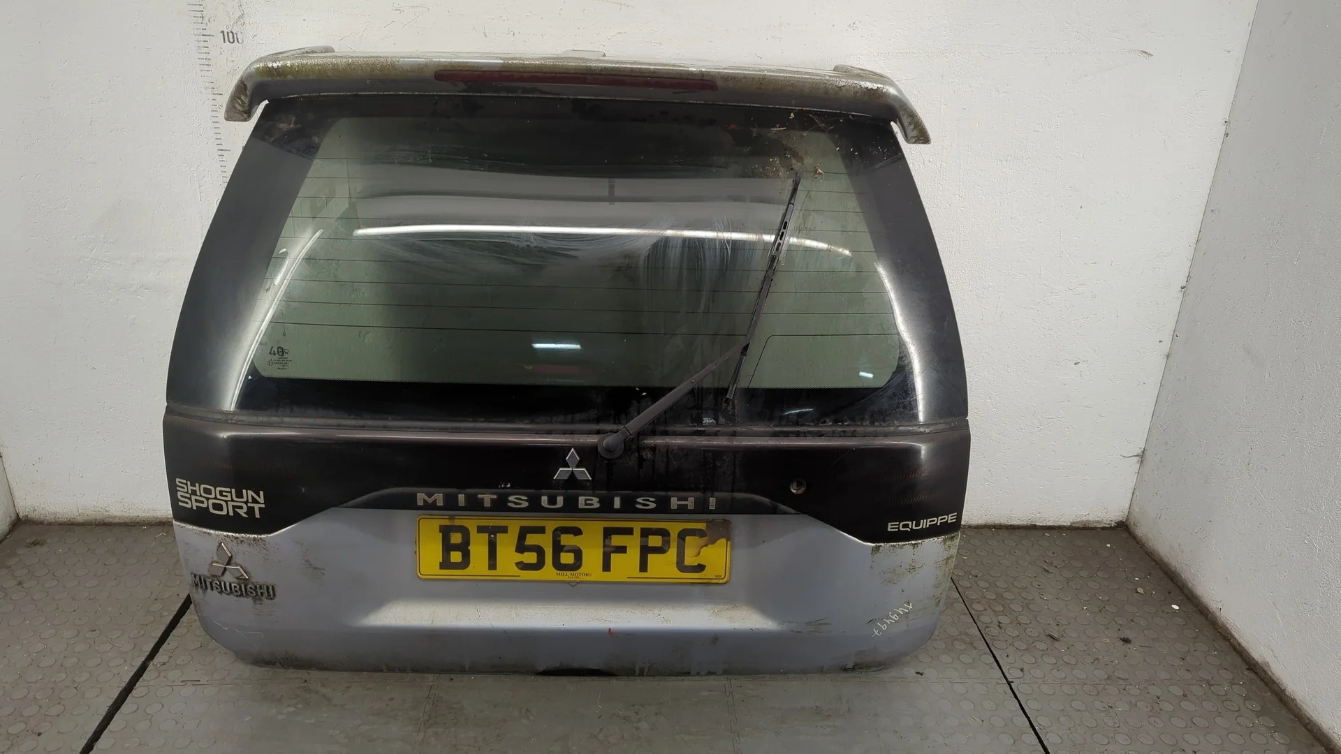 Крышка (дверь) багажника Mitsubishi Montero Sport / Pajero Sport 1996-2008 КПП 5-ст.мех 4х4 (МКПП) 4D56 Дизель 2.5 л Турбо