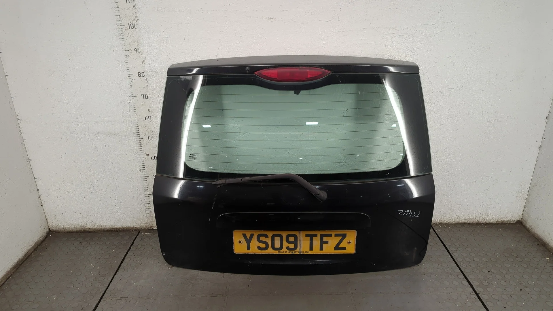 Крышка (дверь) багажника Nissan Note E11 2005-2013 КПП 5-ст.мех.(МКПП) K9K Дизель 1.5 л DCI