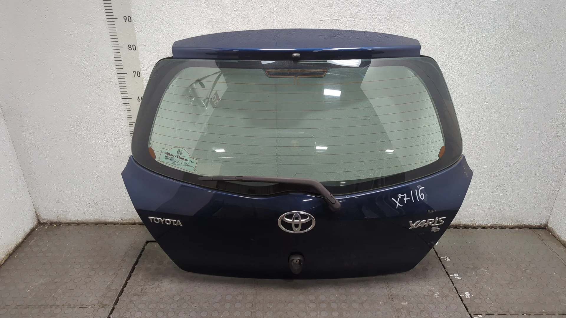 Крышка (дверь) багажника Toyota Yaris 2005-2011 КПП 5-ст.мех.(МКПП) 2SZFE Бензин 1.3 л Инжектор