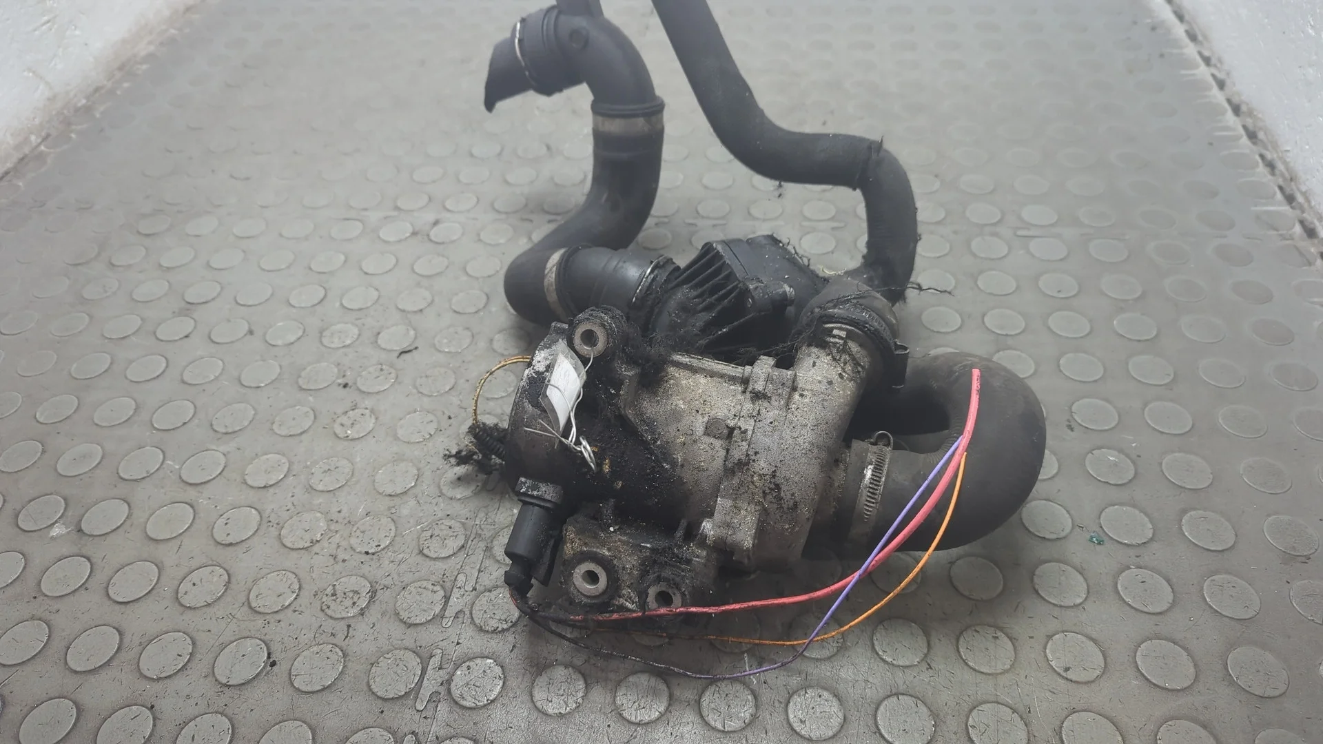 Насос водяной (помпа) BMW 3 E90, E91, E92, E93 2005-2012 КПП 6-ст.мех.(МКПП) N52B25A Бензин 2.5 л Инжектор