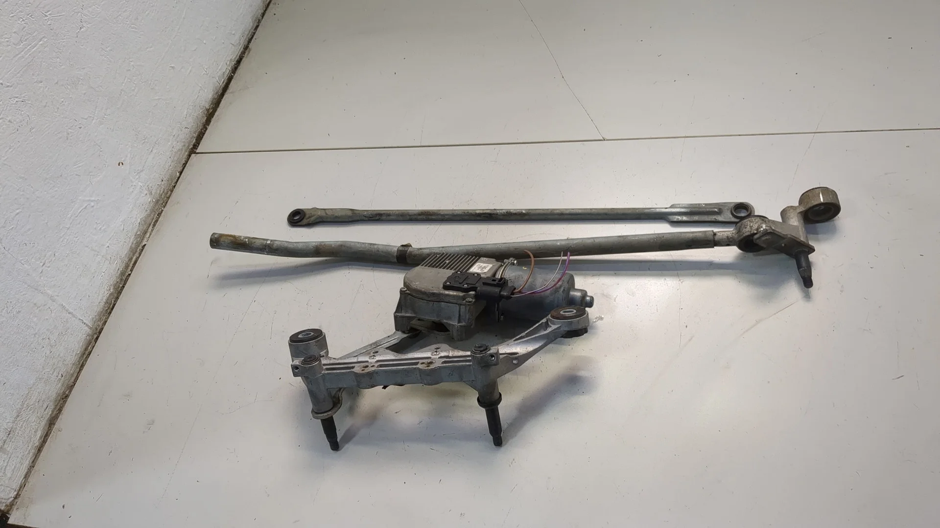 Механизм стеклоочистителя (трапеция дворников) Audi Q7 2005-2015 КПП автомат 4х4 (АКПП) BAR Бензин 4.2 л FSI