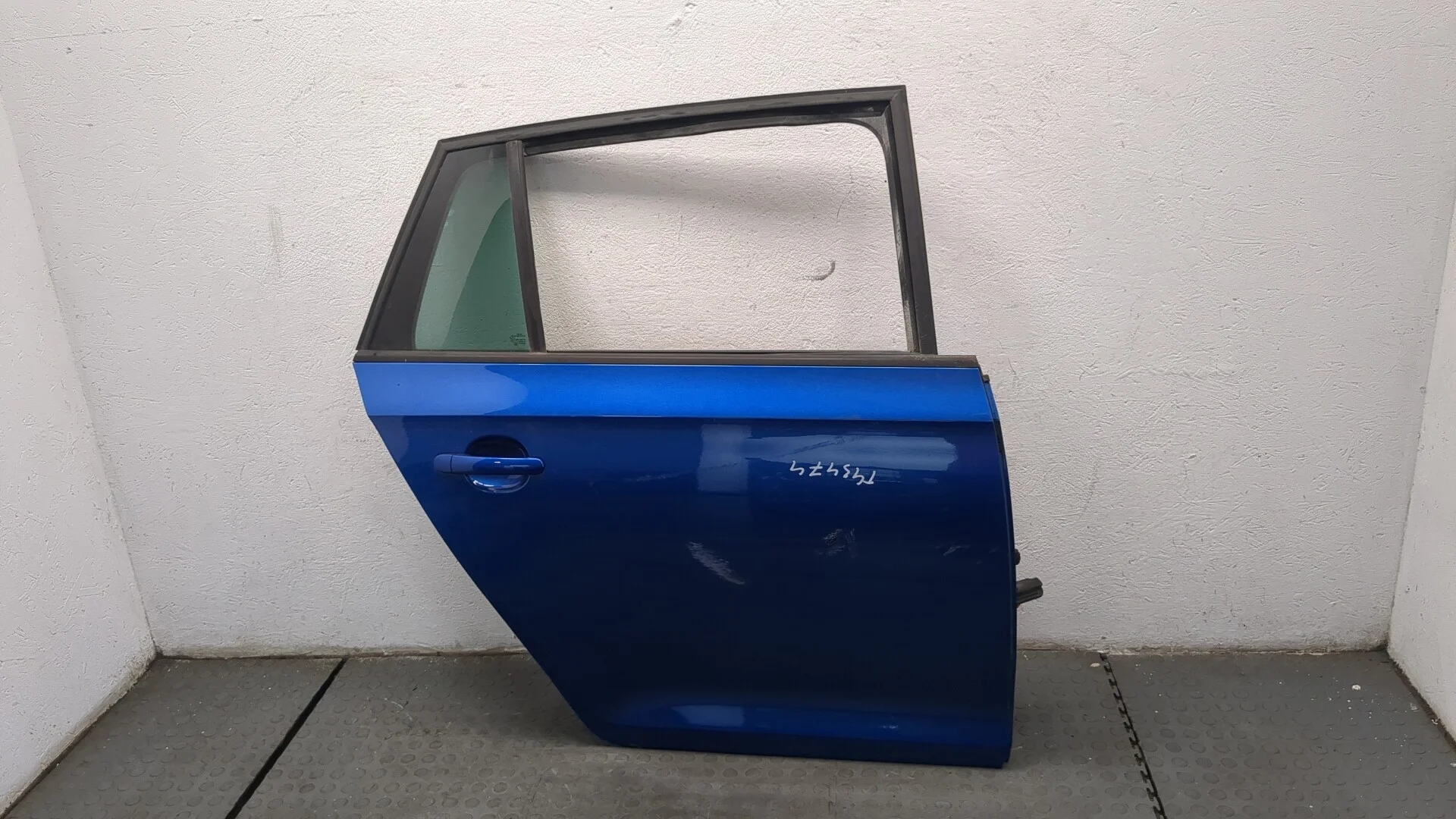 Дверь боковая (легковая) Skoda Rapid 2012-2020 КПП 6-ст.мех.(МКПП) CHZC Бензин 1 л TSI