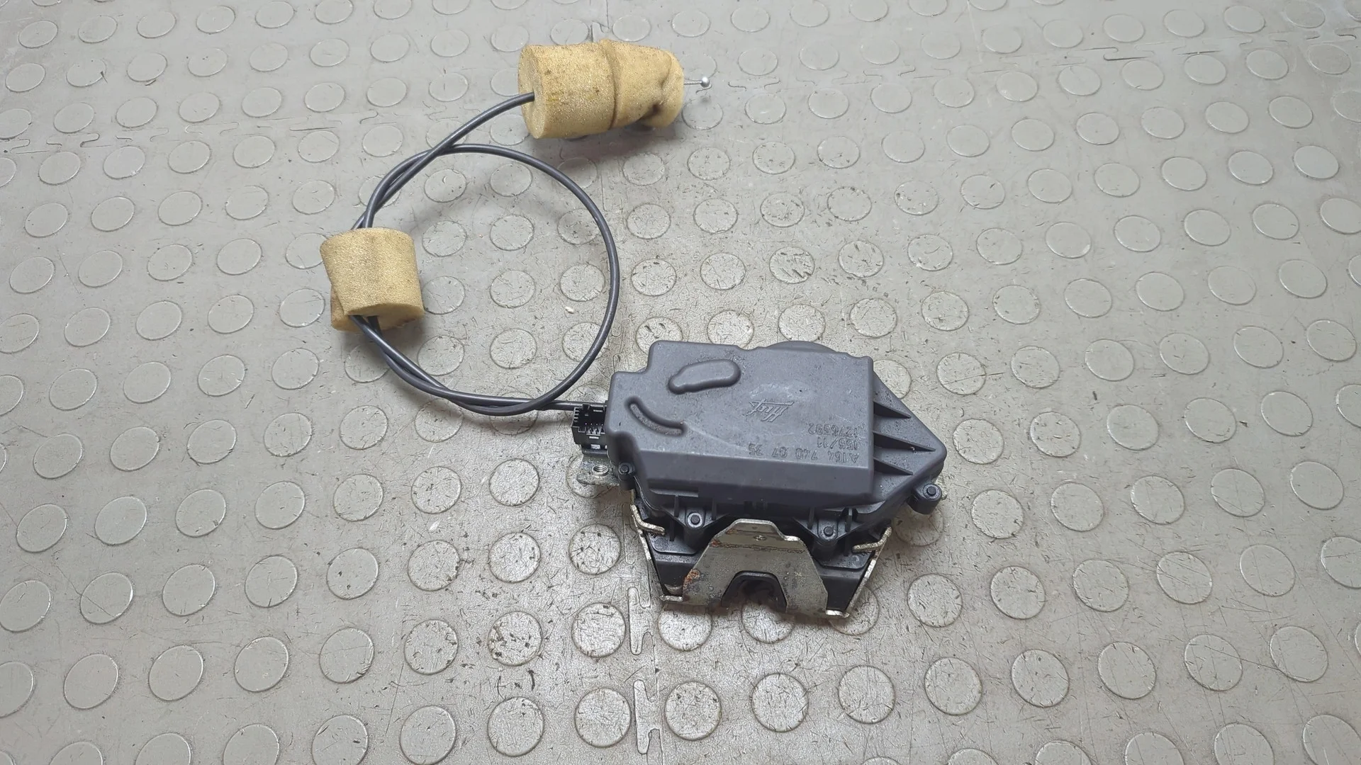 Замок багажника Mercedes-Benz GL-Class X164 2006-2012 КПП автомат 4х4 (АКПП) M273.923 Бензин 4.7 л Инжектор