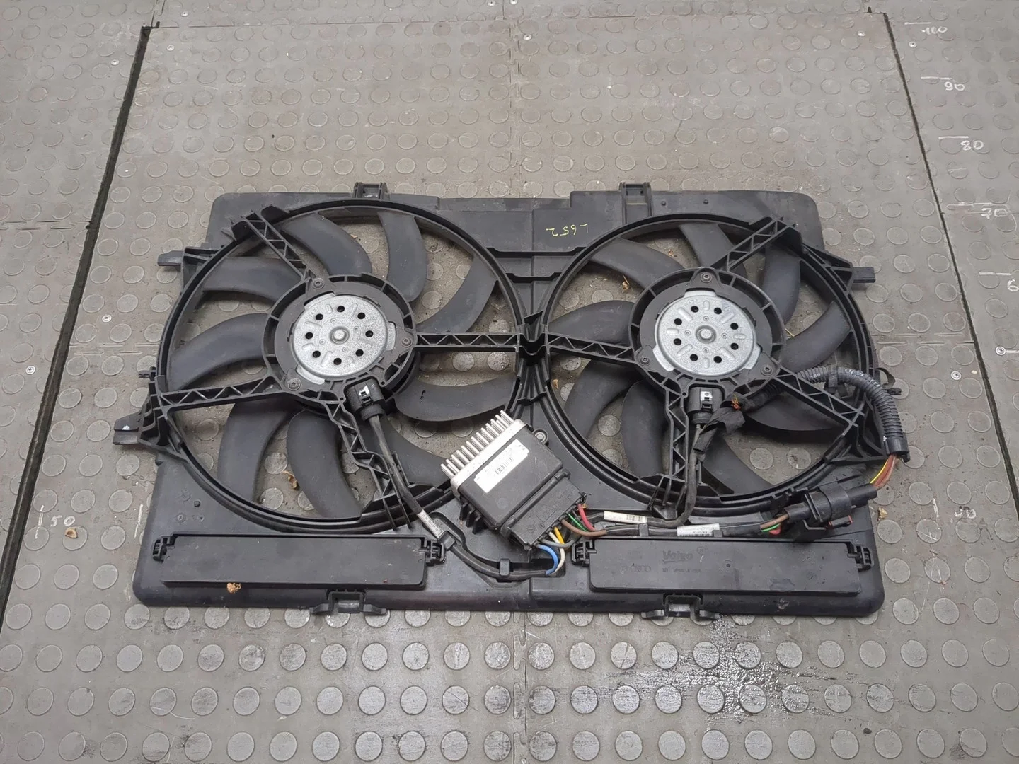 Вентилятор радиатора Audi Q3 2011-2018 КПП автомат (АКПП) CCTA Бензин 2 л TSI